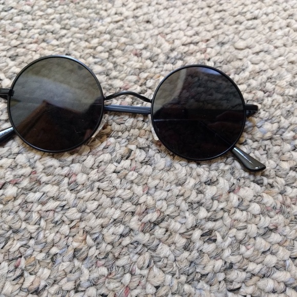 Accessories - Black Round Small 80s Sunglasses